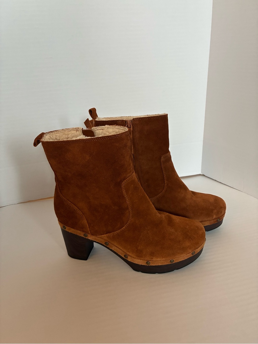 Women’s CLARKS Fur Lined Boots 8.5